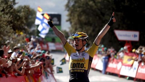 B.J Lindeman celebra la victoria en el Alto de Capileira