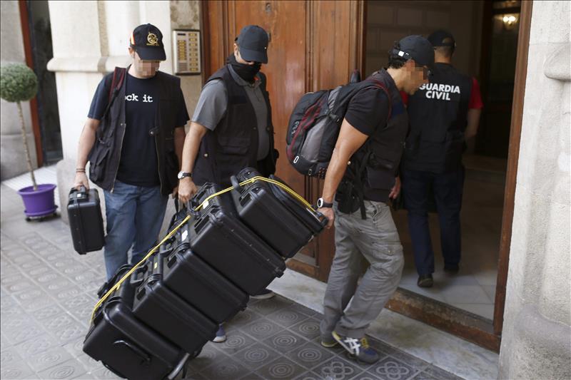 Precampaña en Cataluña marcada por los registros de la fundación y la sede de CDC por supuesta corrupción Precampaña en Cataluña marcada por los registros de la fundación y la sede de CDC por supuesta corrupción