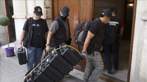 La Guardia Civil registra la sede central de CDC