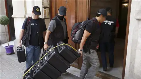 La Guardia Civil registra la sede central de CDC La Guardia Civil registra la sede central de CDC