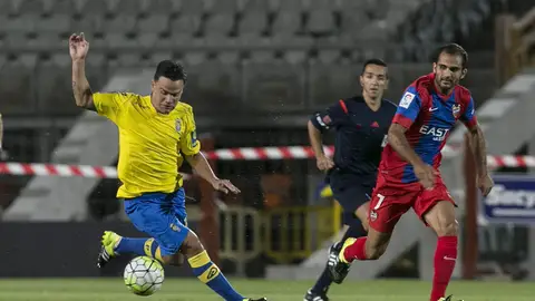 Roque Mesa se zafa de José Verza Roque Mesa se zafa de José Verza
