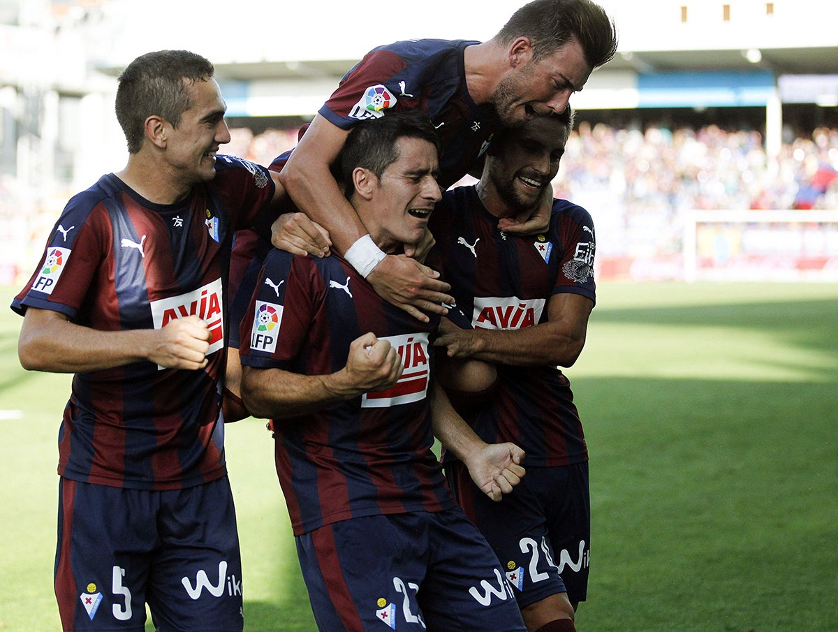 Eibar 2-0 Athletic. El Eibar vence al Athletic y continúa líder de la Liga Eibar 2-0 Athletic. El Eibar vence al Athletic y continúa líder de la Liga