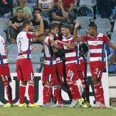 Los jugadores del Granada celebran el gol de El Arabi