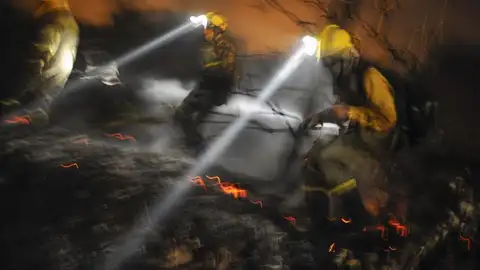 Tres brigadistas realizan labores de extinción en el incendio forestal, registrado en Cualedro, Tres brigadistas realizan labores de extinción en el incendio forestal, registrado en Cualedro,