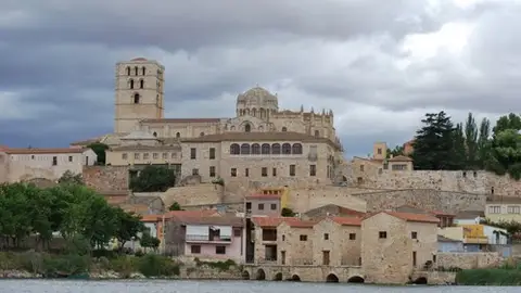 Imagen panorámica de la muralla de Zamora. Imagen panorámica de la muralla de Zamora.