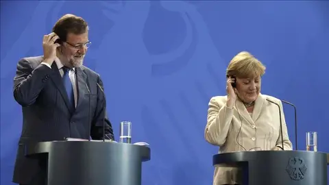Rajoy comparece junto a Merkel en rueda de prensa Rajoy comparece junto a Merkel en rueda de prensa