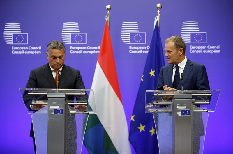 Tusk insta a los Veintiocho a aceptar redistribución de 100.000 refugiados Tusk insta a los Veintiocho a aceptar redistribución de 100.000 refugiados