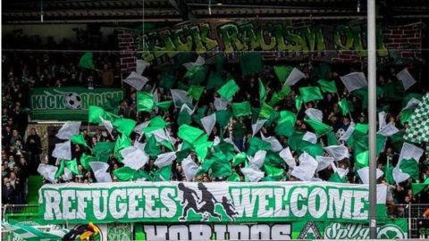 Pancartas de bienvenida a los refugiados en la Bundesliga