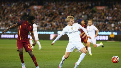 Odegaard en un partido contra la Roma