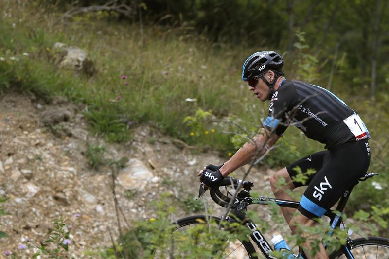 Froome abandona la vuelta por una fractura en el pie derecho Froome abandona la vuelta por una fractura en el pie derecho