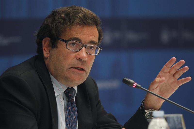 El Gobierno estudia ampliar ayudas por vaca y beneficiar a 5.200 ganaderos El Gobierno estudia ampliar ayudas por vaca y beneficiar a 5.200 ganaderos