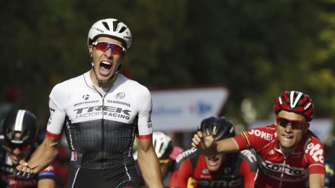 Danny Van Poppel, euf&oacute;rico tras imponerse al sprint en la duod&eacute;cima etapa