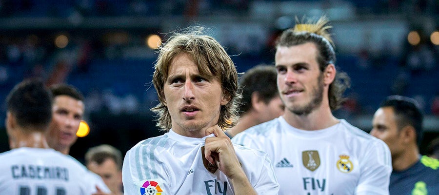 Modric observa la grada después de disputar el Trofeo Santiago Bernabéu Modric observa la grada después de disputar el Trofeo Santiago Bernabéu