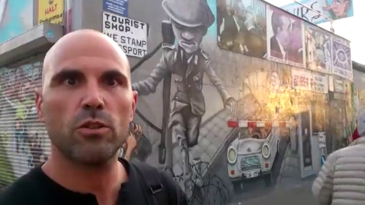 Parada en el Muro de Berlín antes de que comience el Eurobasket Parada en el Muro de Berlín antes de que comience el Eurobasket