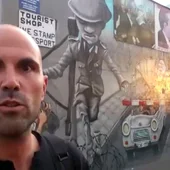 Frame 15.999752 de: Parada en el Muro de Berlín antes de que comience el Eurobasket Frame 15.999752 de: Parada en el Muro de Berlín antes de que comience el Eurobasket