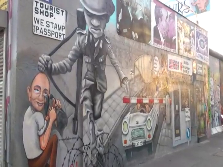 Parada en el Muro de Berlín antes de que comience el Eurobasket Parada en el Muro de Berlín antes de que comience el Eurobasket