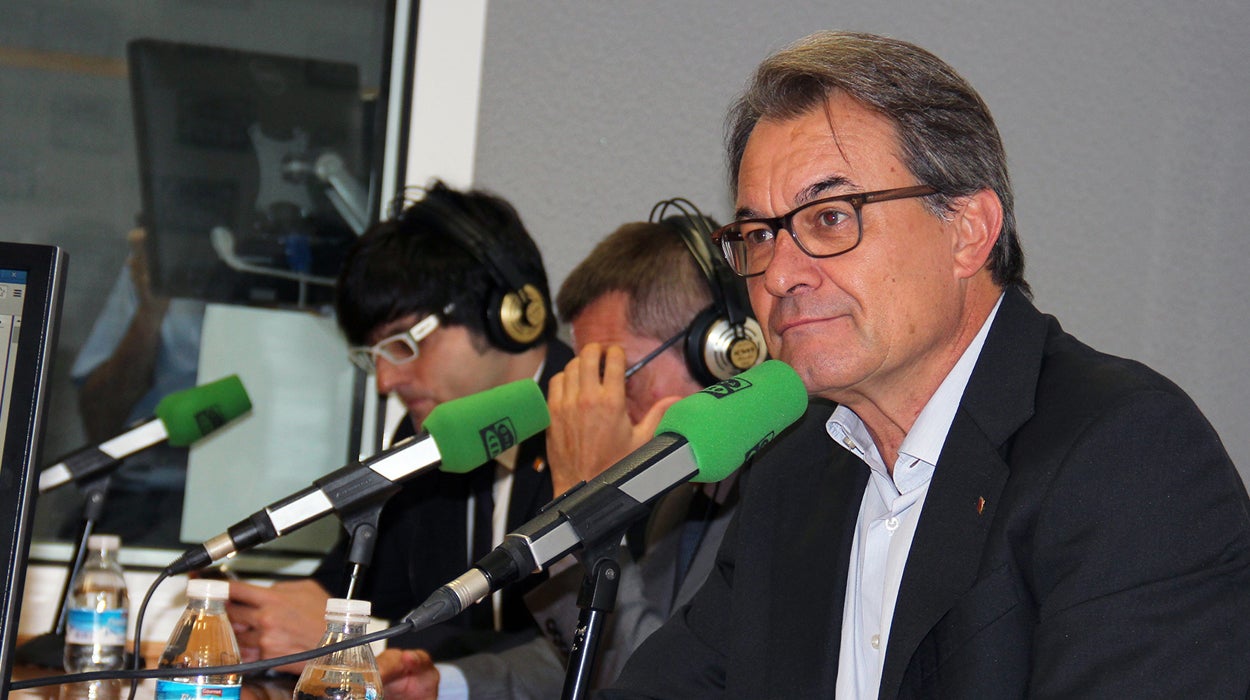 Artur Mas: "Más que contraindicaciones la consulta tiene interrogantes" Artur Mas: "Más que contraindicaciones la consulta tiene interrogantes"