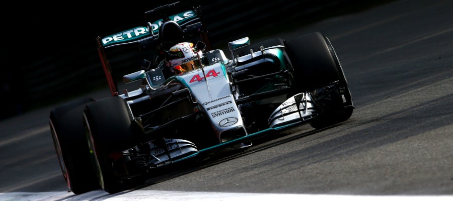 Lewis Hamilton en el circuito de Monza Lewis Hamilton en el circuito de Monza