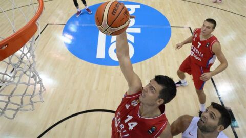 La selecci&oacute;n espa&ntilde;ola pierde ante Serbia, por 70-80
