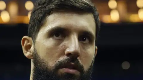 Nikola Mirotic, hablando con los periodistas Nikola Mirotic, hablando con los periodistas