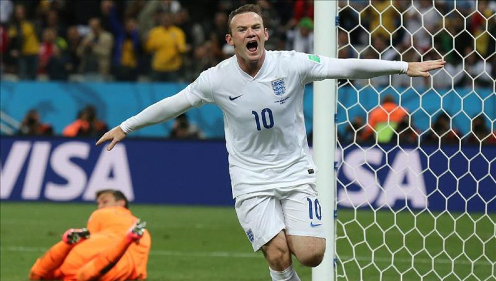 El delantero inglés Wayne Rooney celebra un gol