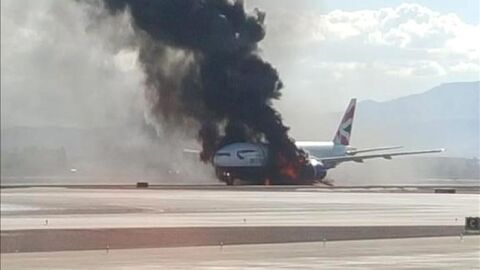 El avi&oacute;n comercial se incendia en tierra en Las Vegas sin causar heridos graves