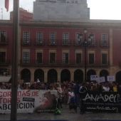 Protesta anti-taurina a las puertas del Ayuntamiento de Gijón