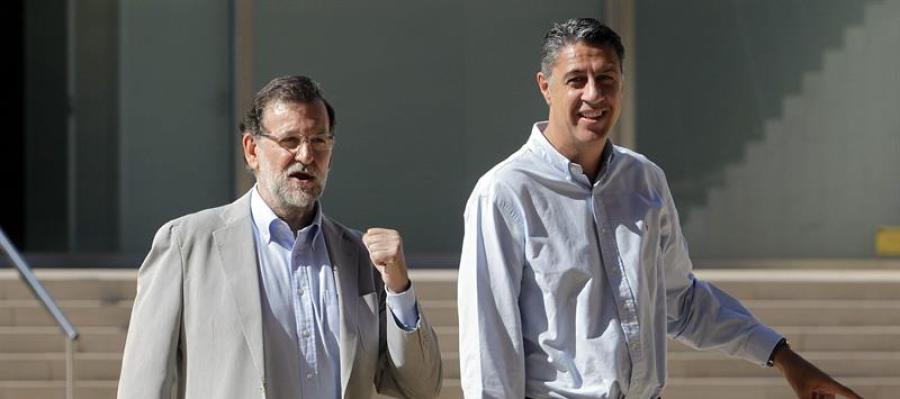 El presidente del Gobierno, Mariano Rajoy, junto al candidato del PPC a la Generalitat, Xavier García Albiol El presidente del Gobierno, Mariano Rajoy, junto al candidato del PPC a la Generalitat, Xavier García Albiol