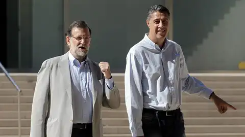El presidente del Gobierno, Mariano Rajoy, junto al candidato del PPC a la Generalitat, Xavier García Albiol El presidente del Gobierno, Mariano Rajoy, junto al candidato del PPC a la Generalitat, Xavier García Albiol