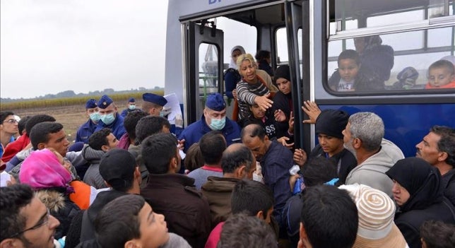 Hungría recibe a 4.330 refugiados, récord de llegada en un solo día Hungría recibe a 4.330 refugiados, récord de llegada en un solo día