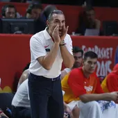 Scariolo da instrucciones a sus jugadores durante el partido Scariolo da instrucciones a sus jugadores durante el partido