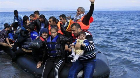 Refugiados llegan a Grecia