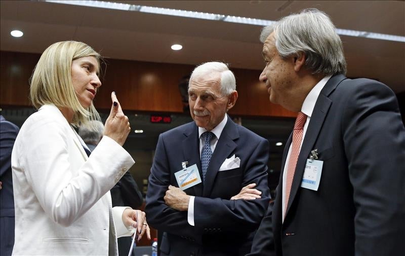 Los países de la UE acuerdan repartir 40.000 refugiados en dos años Los países de la UE acuerdan repartir 40.000 refugiados en dos años