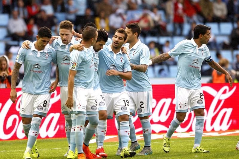 Celta 3-3 Las Palmas. Las Palmas rescata un punto tras remontar con diez al Celta Celta 3-3 Las Palmas. Las Palmas rescata un punto tras remontar con diez al Celta