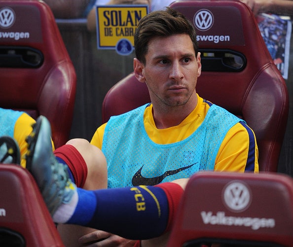 Messi y su padre se sentarán en el banquillo acusados de tres delitos fiscales Messi y su padre se sentarán en el banquillo acusados de tres delitos fiscales