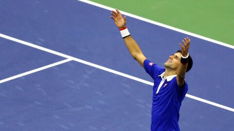 Djokovic celebra su victoria ante Federer
