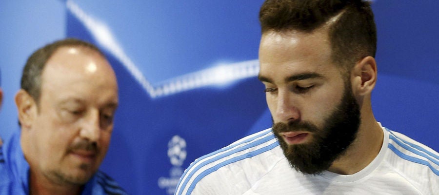 Carvajal precede a Benítez en rueda de prensa Carvajal precede a Benítez en rueda de prensa