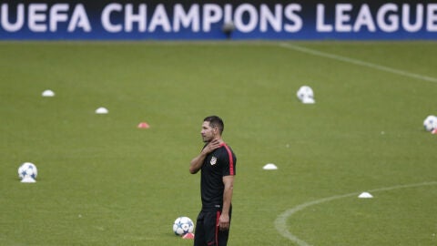 Simeone, durante el entrenamiento del Atl&eacute;tico de Madrid
