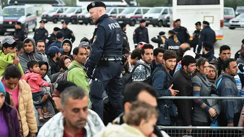 Hungría cierra la frontera Hungría cierra la frontera