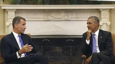 Felipe VI conversa con Barack Obama Felipe VI conversa con Barack Obama