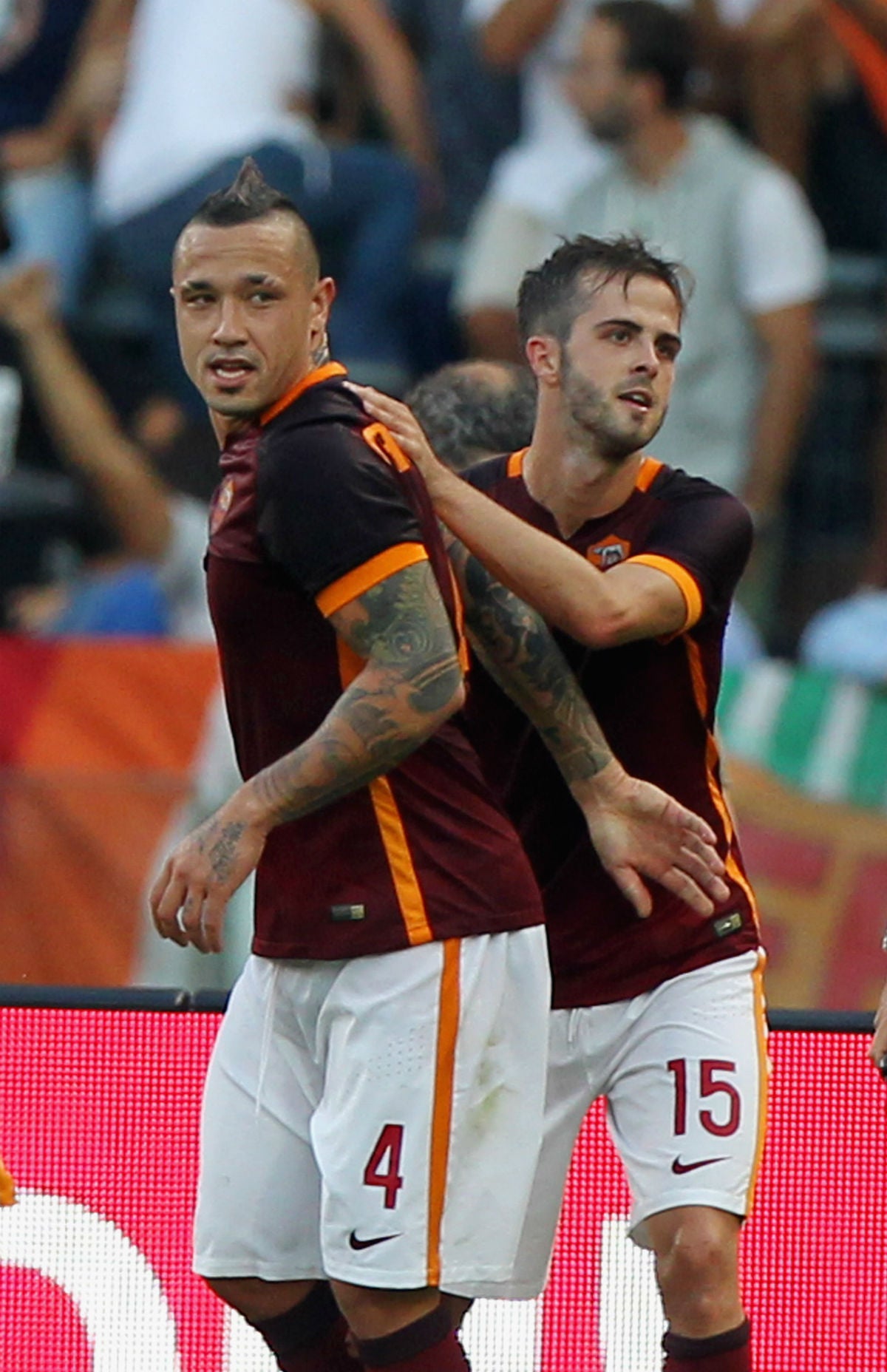 Radja Nainggolan pide perdón a Rafinha tras lesionarle de gravedad Radja Nainggolan pide perdón a Rafinha tras lesionarle de gravedad