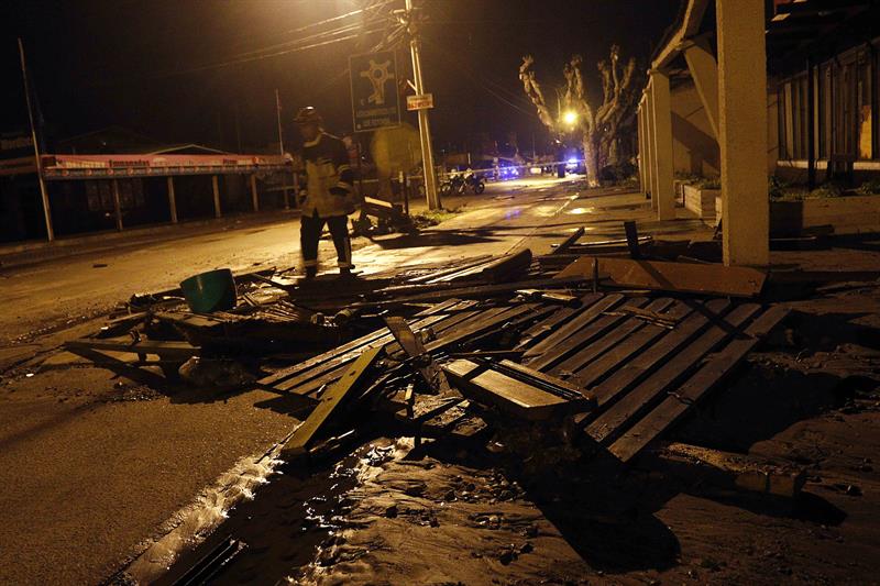 Las autoridades levantan la alerta de tsunami establecida para la costa chilena Las autoridades levantan la alerta de tsunami establecida para la costa chilena