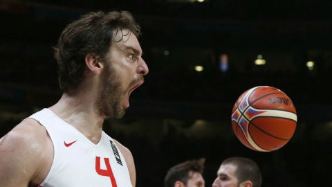 Pau Gasol celebra una canasta contra Francia