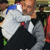 El refugiado que sufrió una zancadilla llega a España