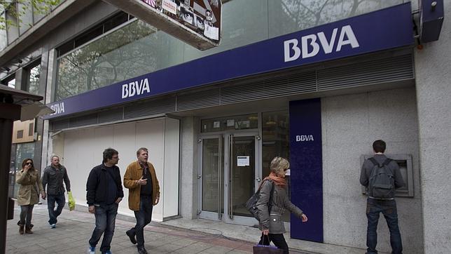 BBVA aplaza el cobro de comisión de dos euros a los no clientes por uso cajeros BBVA aplaza el cobro de comisión de dos euros a los no clientes por uso cajeros