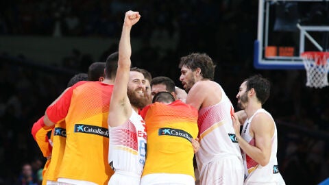 Espa&ntilde;a celebra la victoria frente a Francia