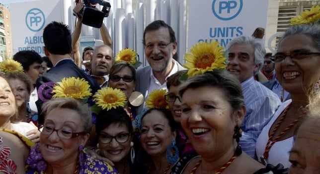 Rajoy acusa a socialistas de ser "compañeros de juego de los separatistas" Rajoy acusa a socialistas de ser "compañeros de juego de los separatistas"