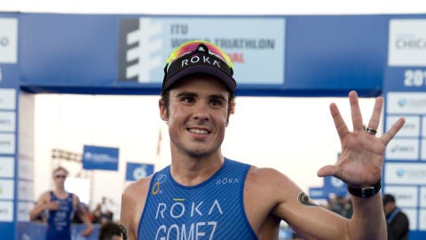 Javier G&oacute;mez Noya celebra su quinto campeonato del mundo