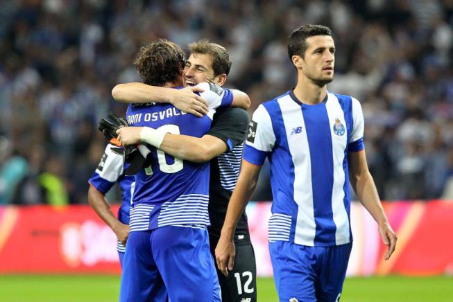 Iker Casillas sonríe en Oporto Iker Casillas sonríe en Oporto