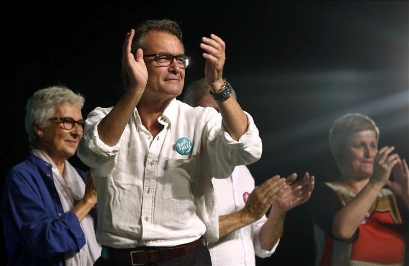 Artur Mas invita a contestar con un corte de mangas a los "grandes jefes de Madrid" Artur Mas invita a contestar con un corte de mangas a los "grandes jefes de Madrid"